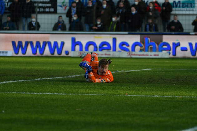 on the ground: Marco Hiller, goalwart (Munich 1860), Ayguen YLDIRIM (Verl)  after duels, action, Stock Photo, Picture And Rights Managed Image. Pic.  PAH-141549900