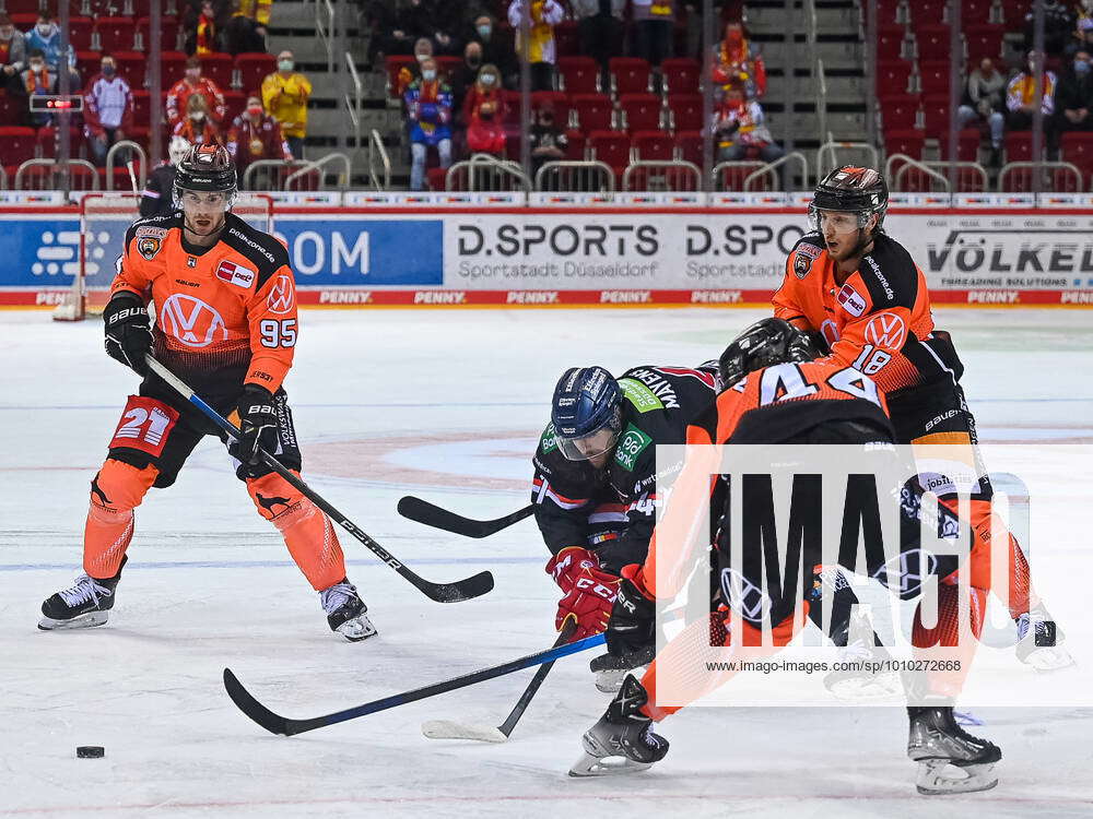 Fabio Pfohl of Grizzlys Wolfsburg skates against Düsseldorfer EG