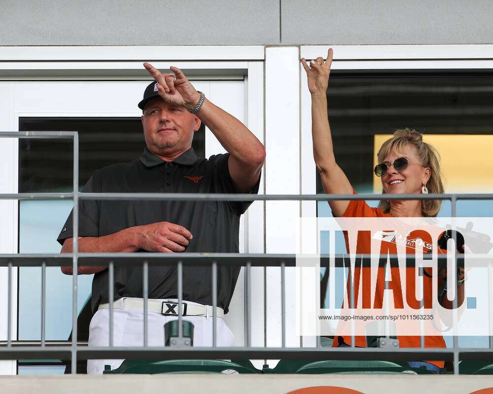 Roger Clemens wife: Who is Roger Clemens' wife, Debra Lynn Godfrey?  Polarizing pitcher's long marriage has been marred by controversies