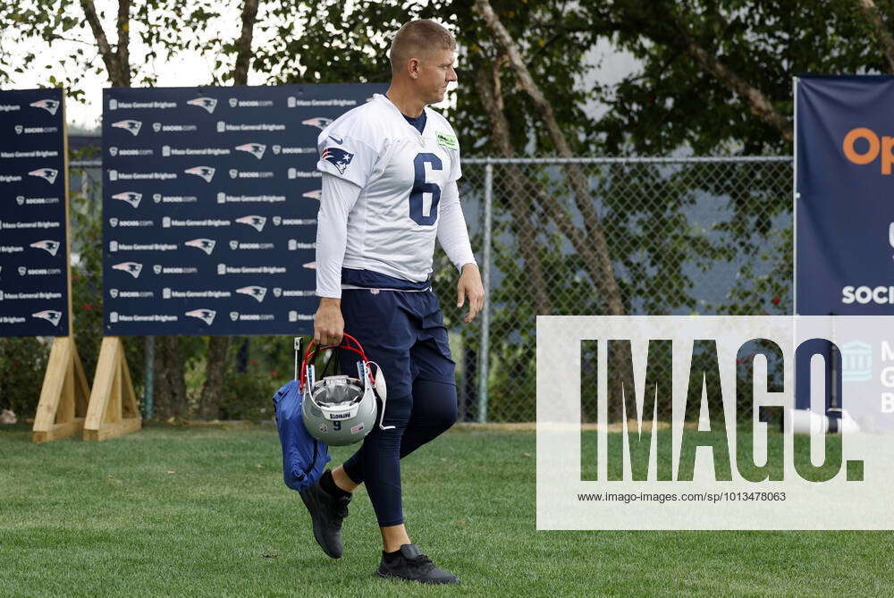 Nick Folk Autograph Photo Kick 11x14 - New England Picture