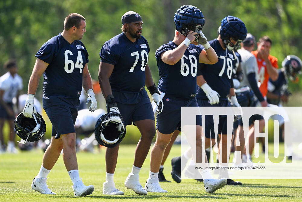 LAKE FOREST, IL - JULY 27: Chicago Bears offensive linemen Michael  Schofield (64) and Braxton Jones