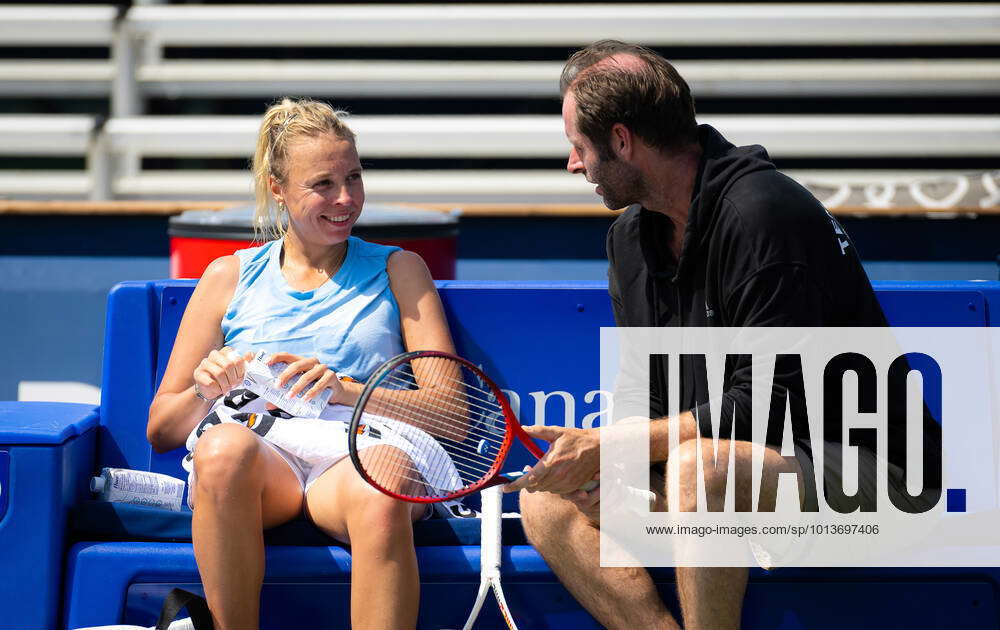 August 5, 2022, TORONTO, CANADA: Anett Kontaveit of Estonia with coach  Torben Beltz during practice