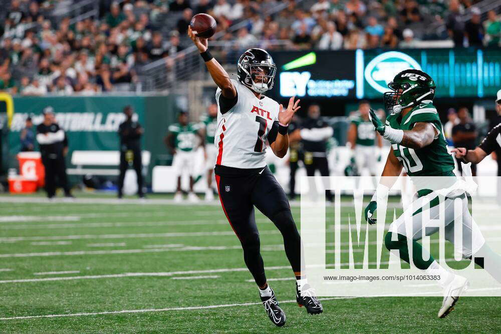 EAST RUTHERFORD, NJ - AUGUST 22: Atlanta Falcons quarterback Marcus Mariota  (1) during the National Football League game between the New York Jets and  the Atlanta Falcons on August 22, 2022 at