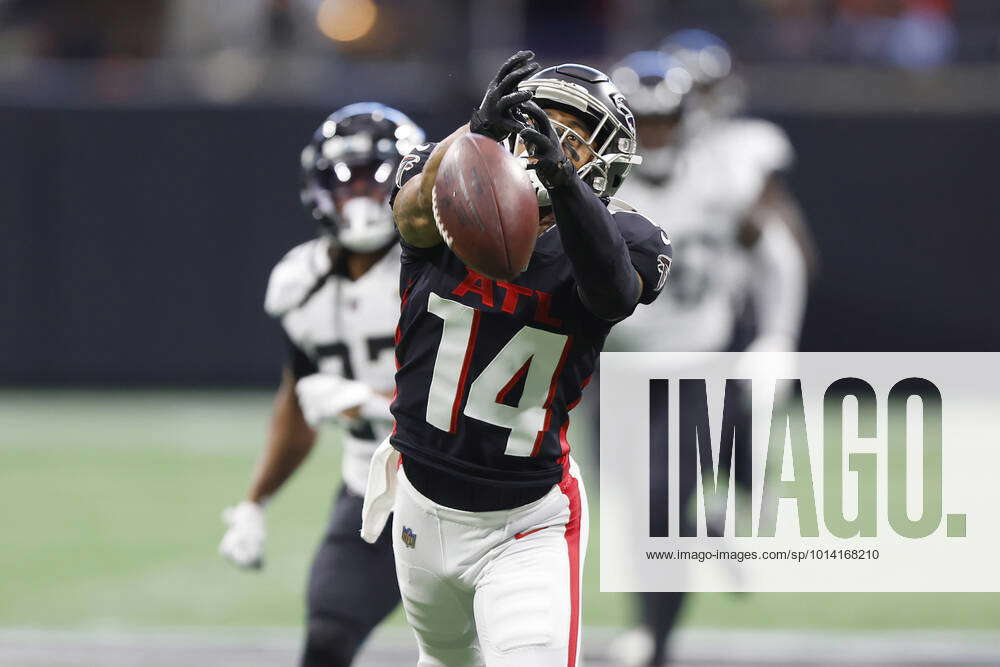 Atlanta Falcons wide receiver Damiere Byrd (14) runs through a drill during  the teams open practice in Atlanta, Ga. Monday, Aug. 15, 2022. (AP  Photo/Todd Kirkland Stock Photo - Alamy