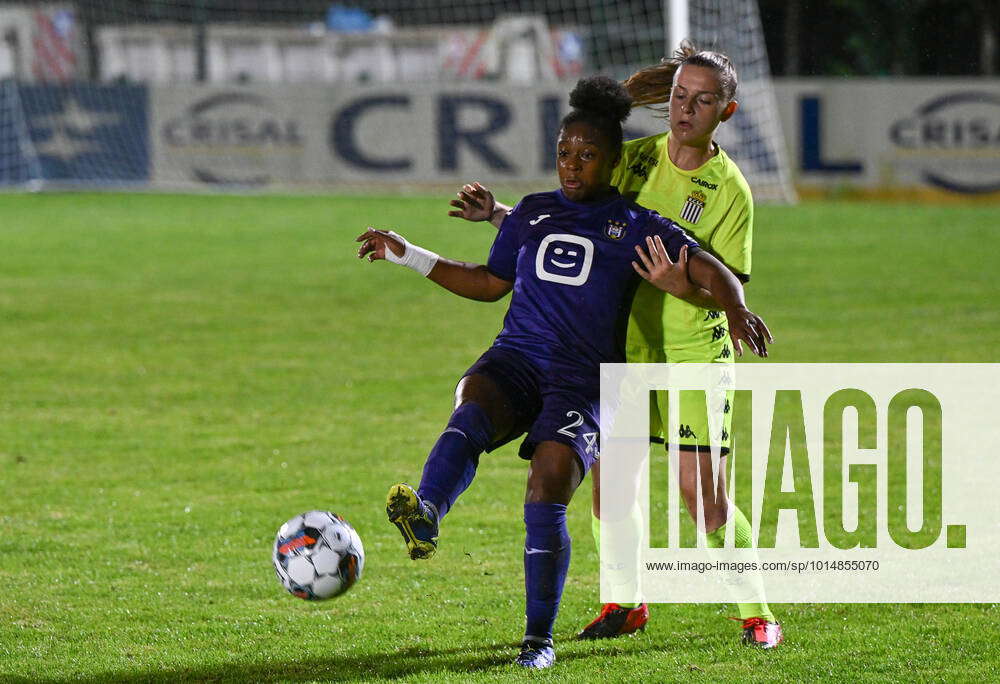 Esther Buabadi (24) of Anderlecht pictured fighting for the ball