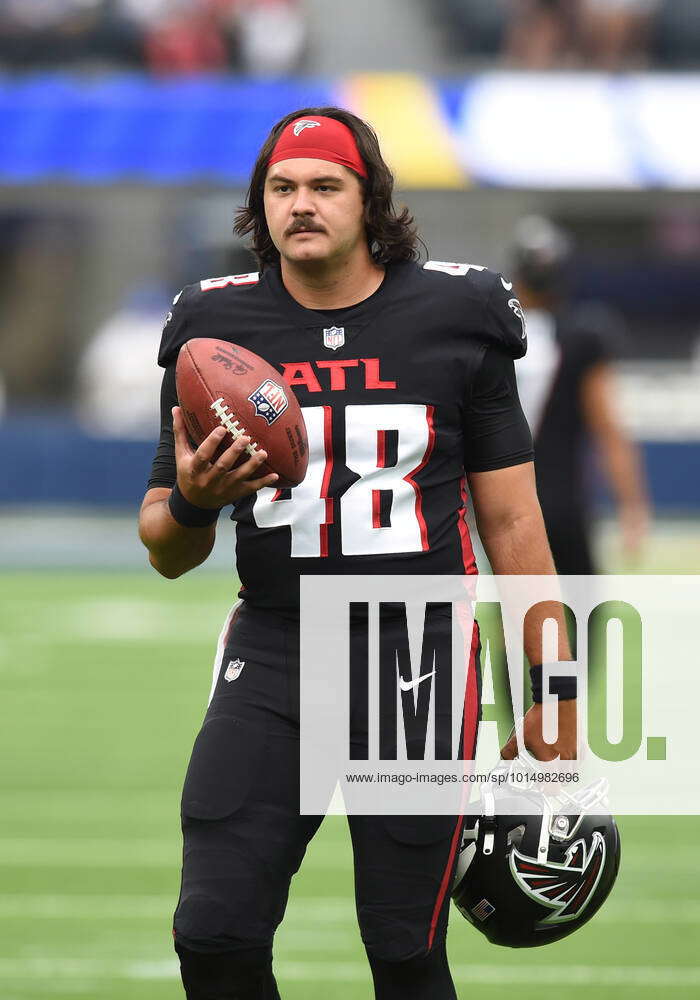 Atlanta Falcons long snapper Liam McCullough (48) tosses the ball before an  NFL football game against the Los Angeles Rams Sunday, Sept. 18, 2022, in  Inglewood, Calif. (AP Photo/Kyusung Gong Stock Photo - Alamy