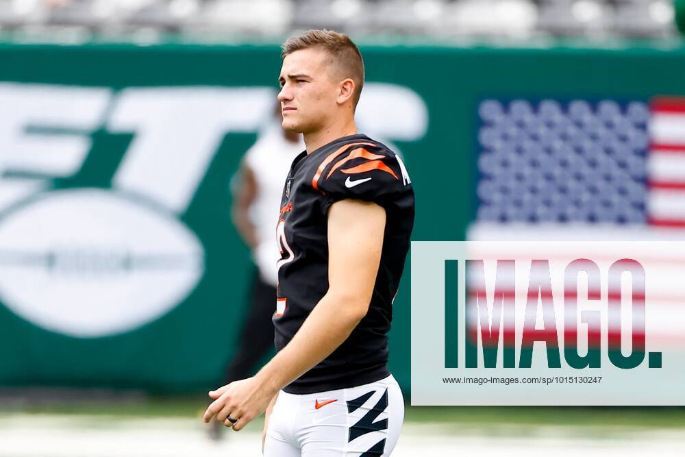 EAST RUTHERFORD, NJ - SEPTEMBER 25: Cincinnati Bengals place kicker Evan  McPherson (2) prior to the National Football League game between the New  York Jets and the Cincinnati Bengals on September 25