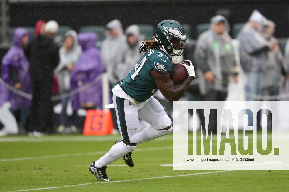 Philadelphia Eagles running back Trey Sermon (34) against the