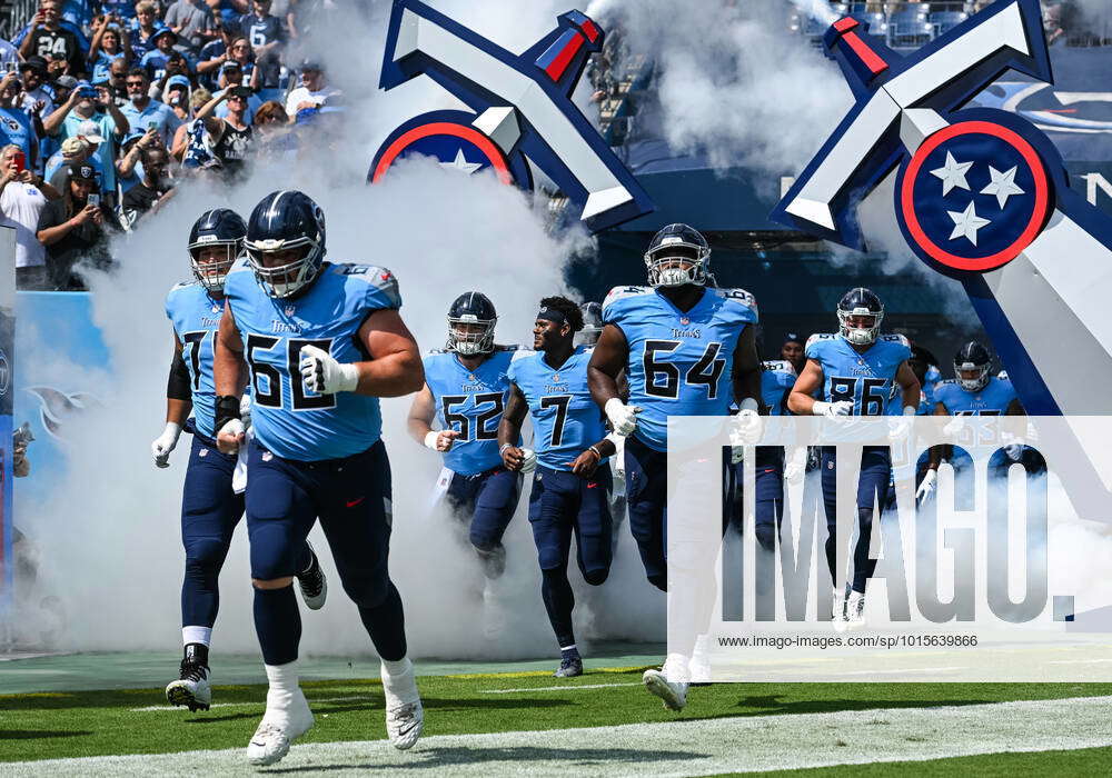 NASHVILLE, TN - SEPTEMBER 25: Tennessee Titans center Ben Jones (60) and  Tennessee Titans guard