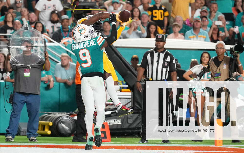 Miami Gardens, Florida, USA. 23rd Oct, 2022. October 23rd, 2022 Pittsburgh  Steelers wide receiver George Pickens (14) smiling during Pittsburgh  Steelers vs Miami Dolphins in Miami Gardens, FL. Jake Mysliwczyk/BMR  (Credit Image: ©