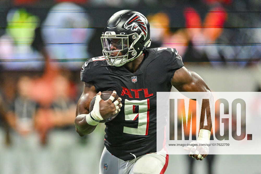 Atlanta Falcons linebacker Lorenzo Carter (9) runs during an NFL