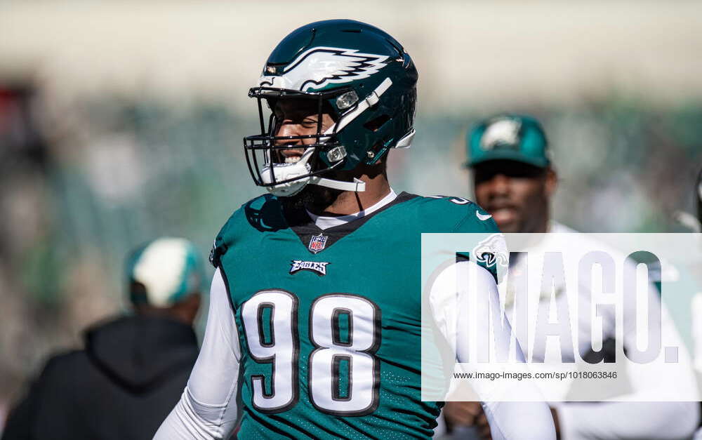 Philadelphia Eagles defensive end Robert Quinn (98) in action