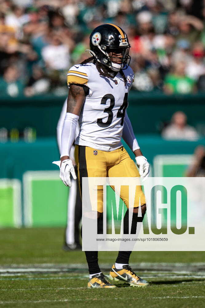 PHILADELPHIA, PA - OCTOBER 30: Pittsburgh Steelers Safety Terrell Edmunds  (34) warms up before the game between the Pittsburgh Steelers and  Philadelphia Eagles on October 30, 2022 at Lincoln Financial Field in