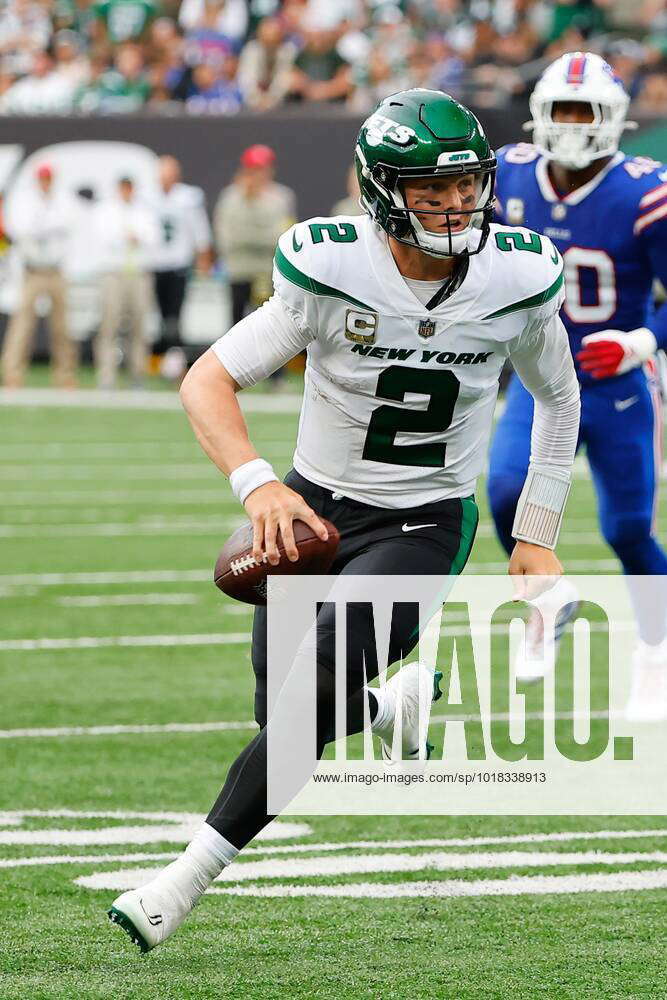 EAST RUTHERFORD, NJ - NOVEMBER 06: New York Jets quarterback Zach