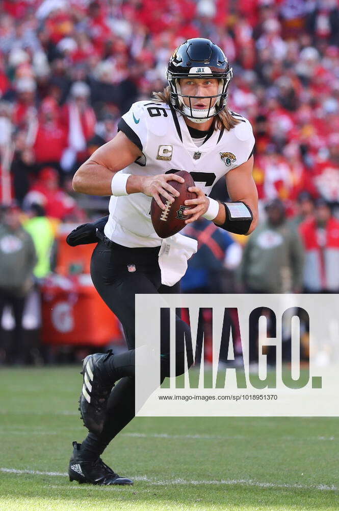 KANSAS CITY, MO - NOVEMBER 13: Jacksonville Jaguars quarterback