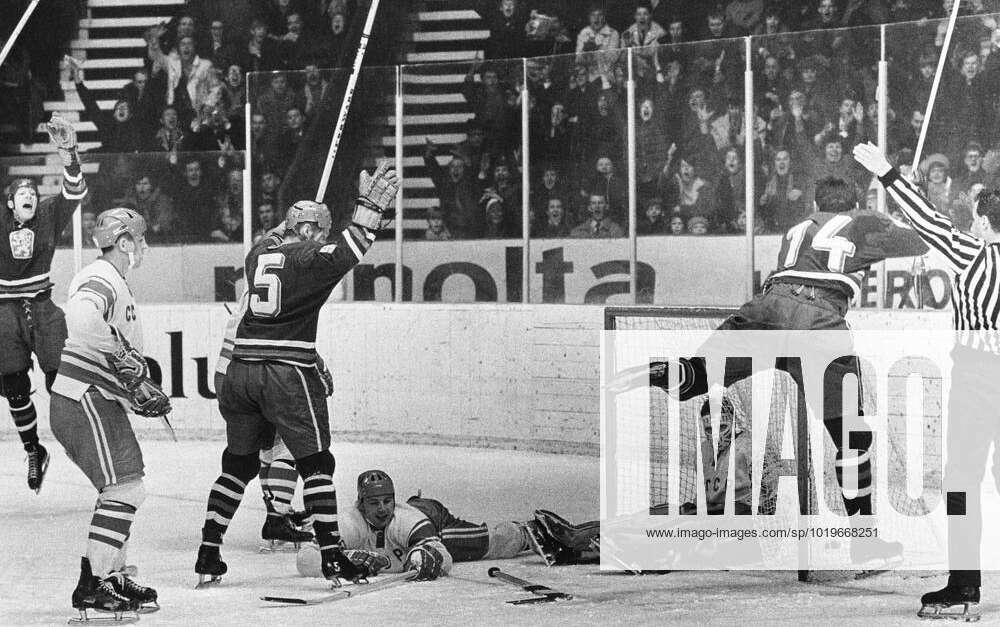 ARKIV STOCKHOLM 19690321. IshockeyVM i Stockholm 1969. Jan Suchy ger