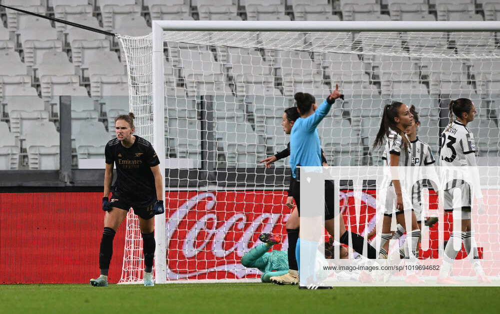 futfemdaily — Vivianne Miedema of Arsenal celebrates after