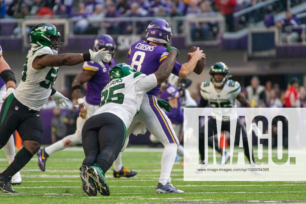 MINNEAPOLIS, MN - DECEMBER 04: Minnesota Vikings quarterback Kirk