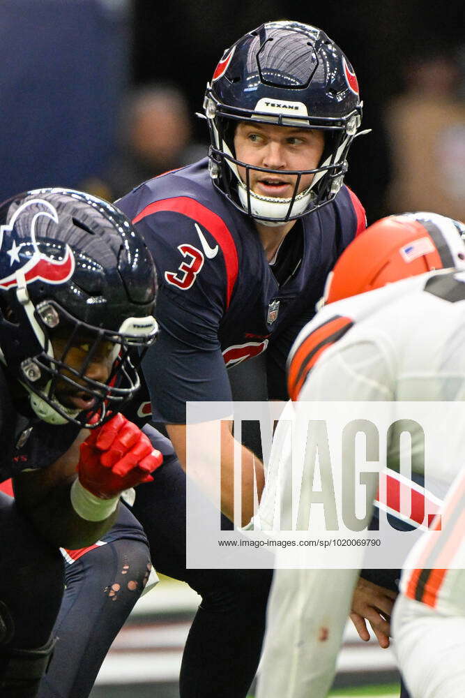 HOUSTON, TX - DECEMBER 04: Houston Texans quarterback Kyle Allen