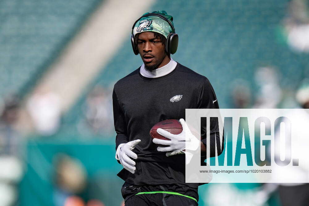 Philadelphia Eagles wide receiver Quez Watkins (16) warms up