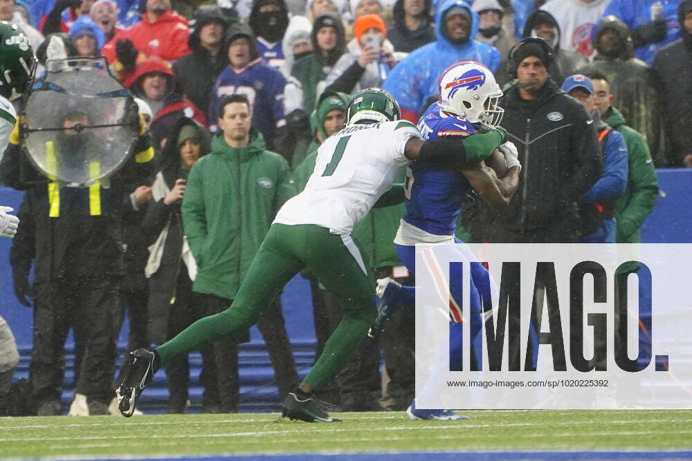 New York Jets cornerback Sauce Gardner (1) against the Buffalo Bills in an  NFL football game, Sunday, Dec. 11, 2022, in Orchard Park, NY. Bills won  20-12. (AP Photo/Jeff Lewis Stock Photo - Alamy