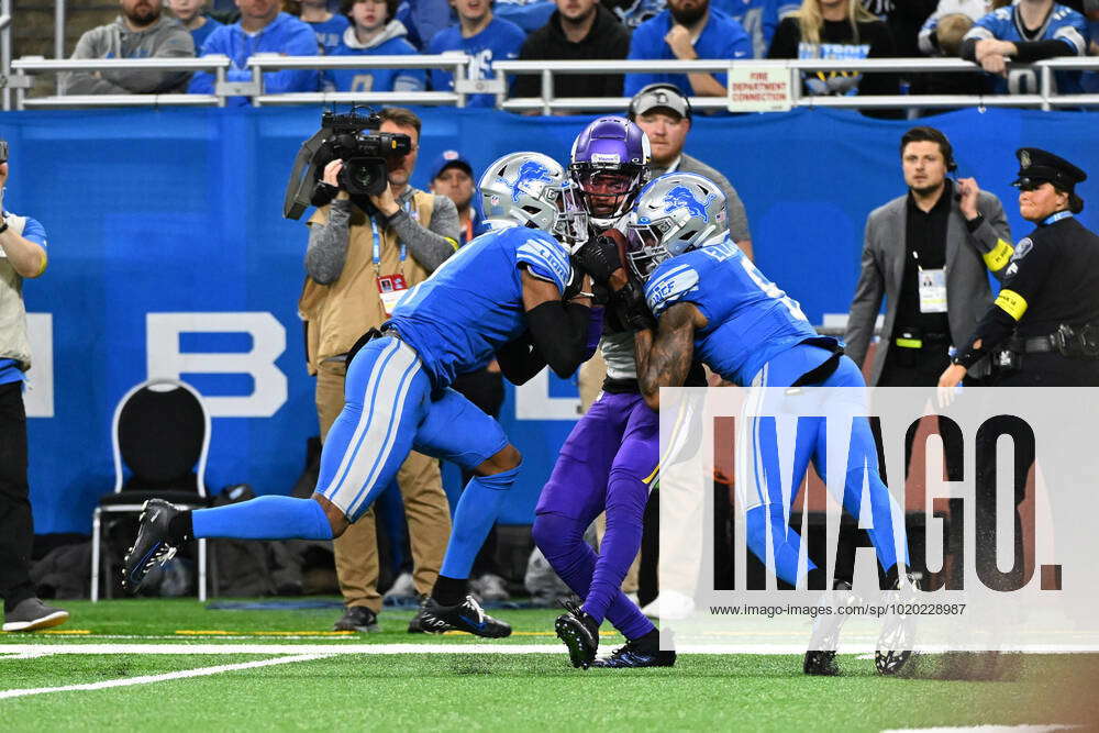 DETROIT, MI - DECEMBER 11: Minnesota Vikings wide receiver Justin Jefferson  (18) makes a catch and i