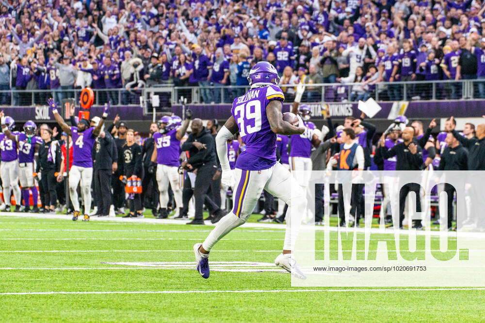 MINNEAPOLIS, MN - DECEMBER 17: Minnesota Vikings cornerback