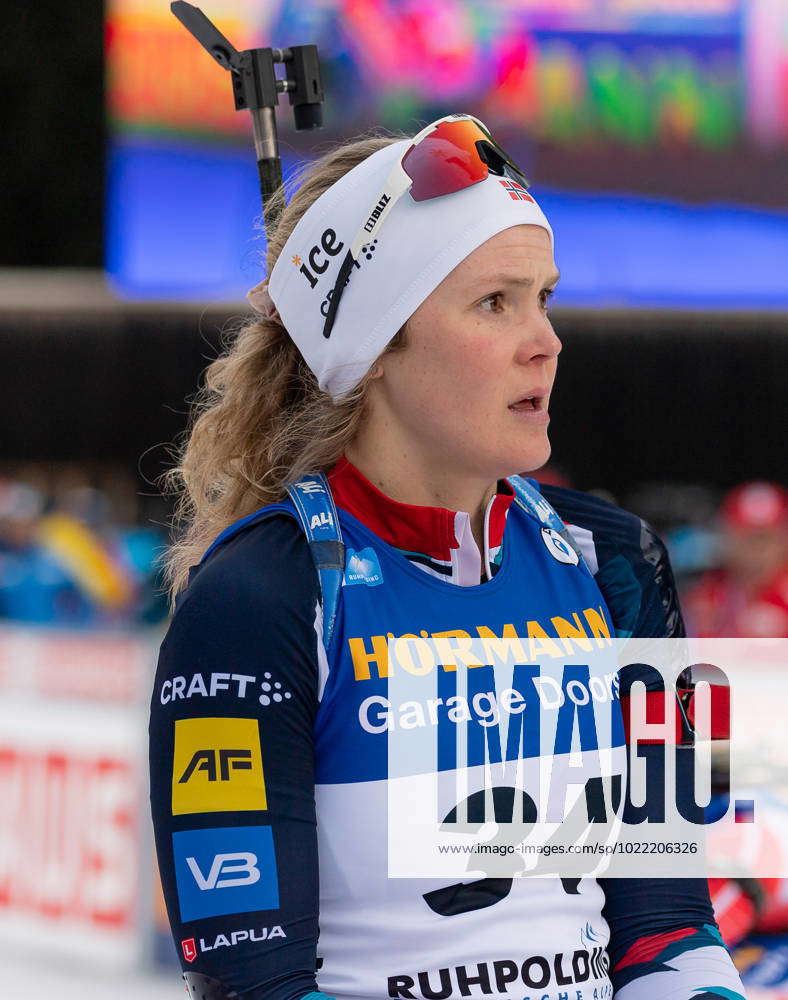 Karoline Offigstad Knotten (NOR, 34) im Ziel. 15 Kilometer Einzel