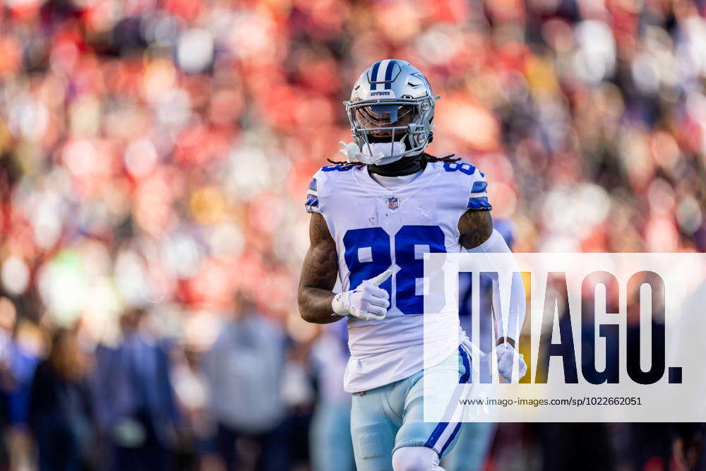 Dallas Cowboys wide receiver CeeDee Lamb (88) warms up before an