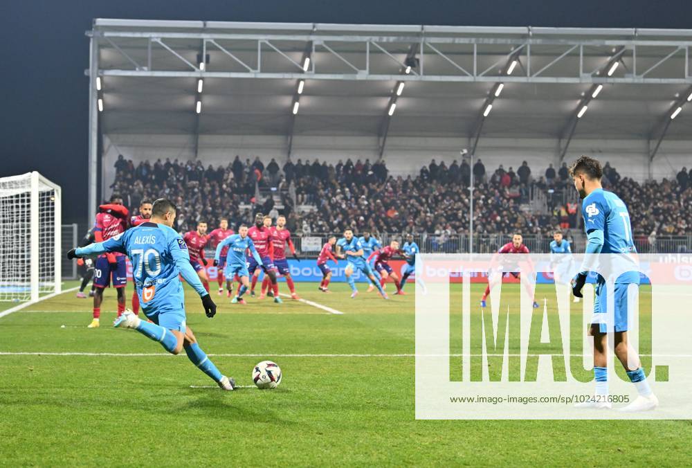 Alexis Sanchez Marseille Football Clermont Foot Vs Olympique De