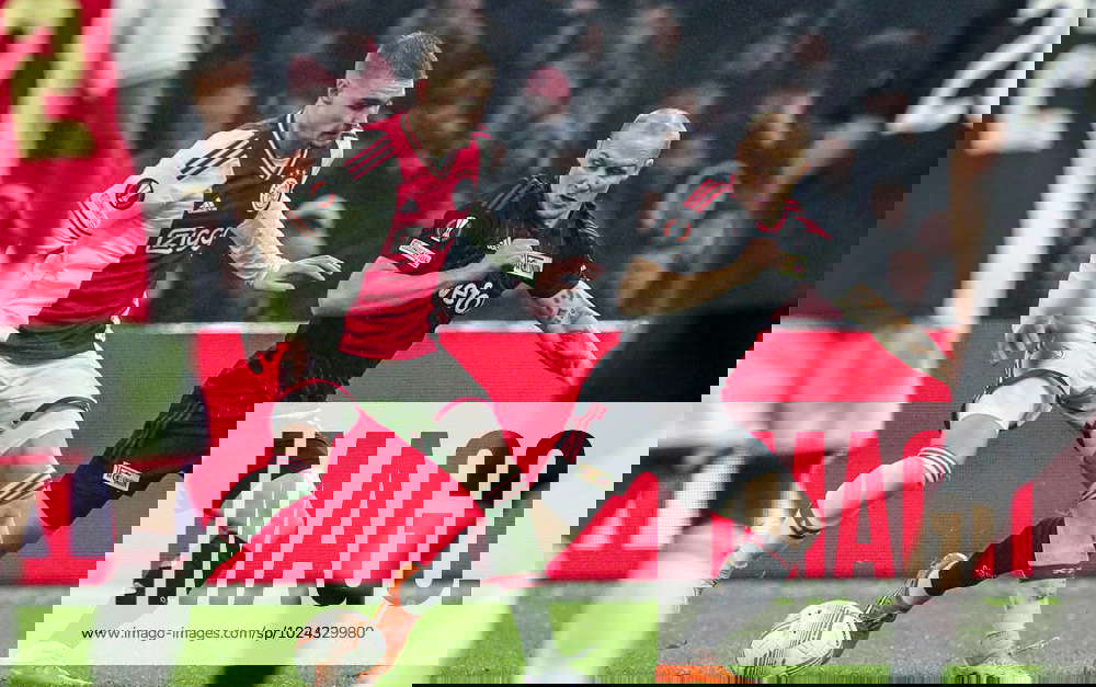 Sven Michel (FC Union Berlin, 11) im Zweikampf gegen Taylor (Ajax Amsterdam, 08), NL, Ajax Sven Michel (FC Union Berlin, 11) im Zweikampf gegen Taylor (Ajax Amsterdam, 08), NL, Ajax