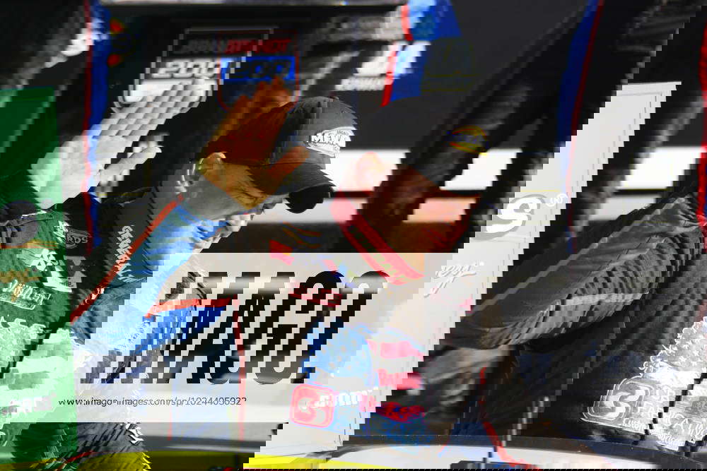 DAYTONA, FL FEBRUARY 18 Greg Van Alst ( 35 Vern s ConcreteCBFab