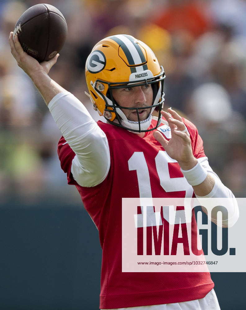 Green Bay Packers quarterback Danny Etling (19) throws a pass