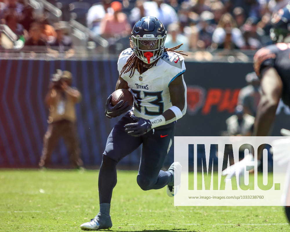 JACKSONVILLE, FL - JANUARY 07: Tennessee Titans running back Jonathan Ward  (33) runs with the ball during the game between the Tennessee Titans and  the Jacksonville Jaguars and the on January 7