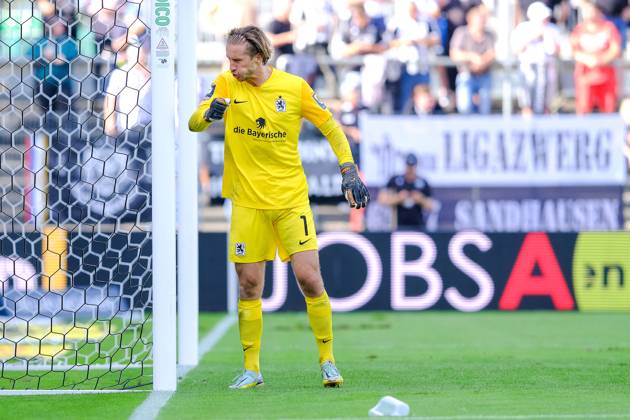 Muenchen GRUENWALDER STADION. 10th Apr, 2021. Ayguen YLDIRIM (Verl) shoots  the goal to 2-2 versus Marco Hiller, goalwart (Munich 1860), action, goal  shot. Soccer 3rd league, Liga3, TSV Munich 1860 - SC