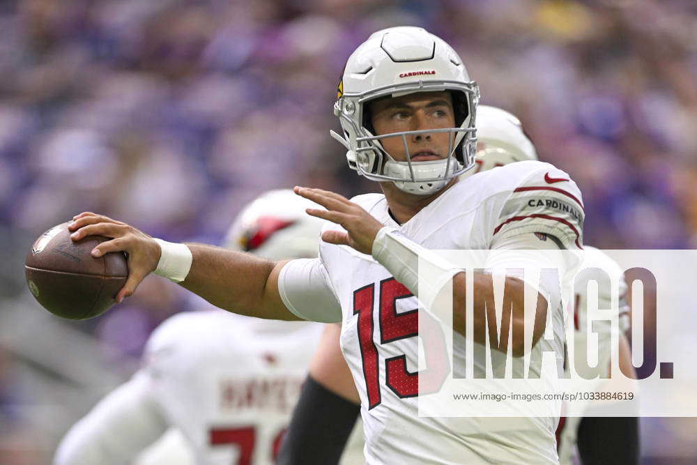 Arizona Cardinals quarterback Clayton Tune warms up prior to an NFL  preseason football game against the Minnesota Vikings, Saturday, Aug. 26,  2023, in Minneapolis. (AP Photo/Abbie Parr Stock Photo - Alamy