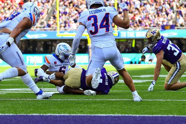 Boise State Broncos cornerback Jaylen Clark (41) celebrates his