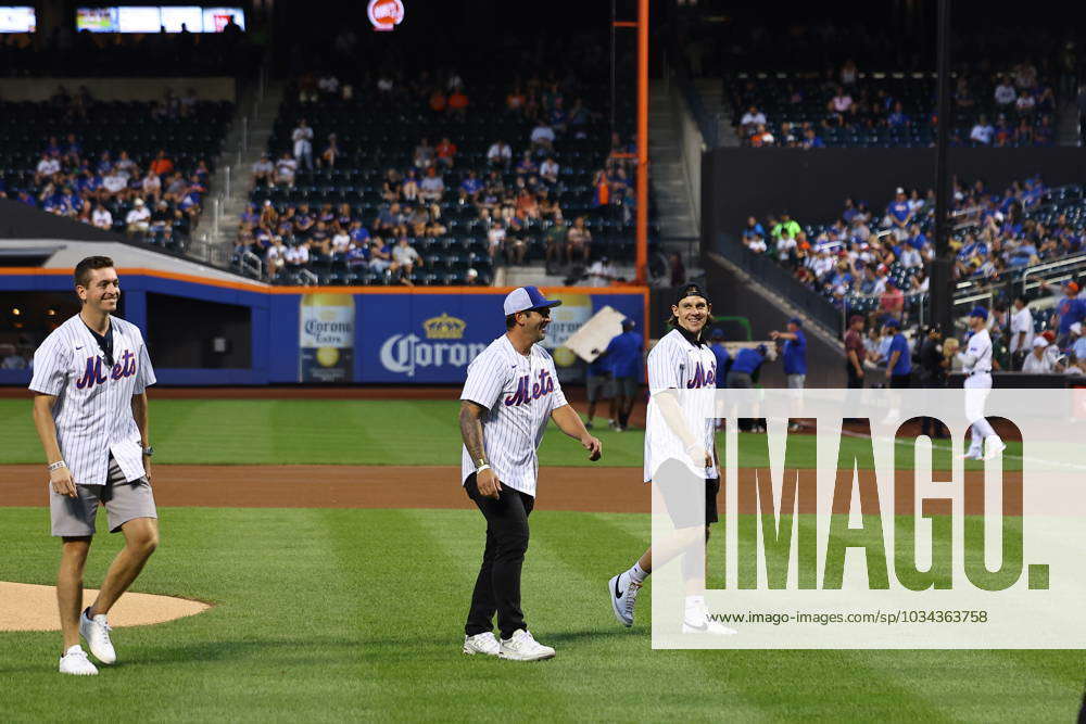 Vesey, Haula, Clutterbuck visit Mets during hockey jersey night