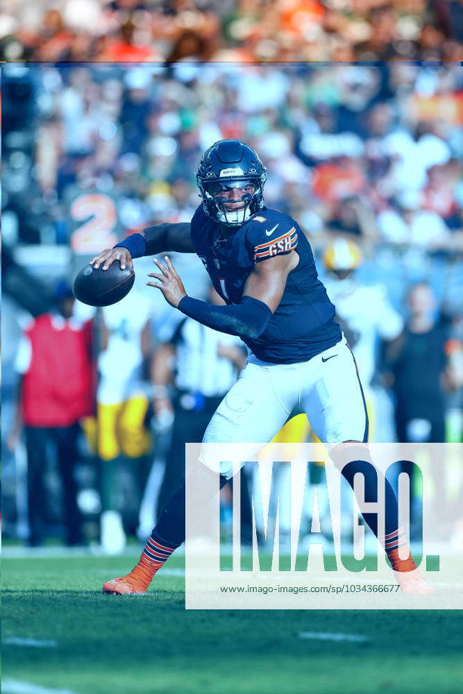 Chicago Bears' Justin Fields throws during the first half of an