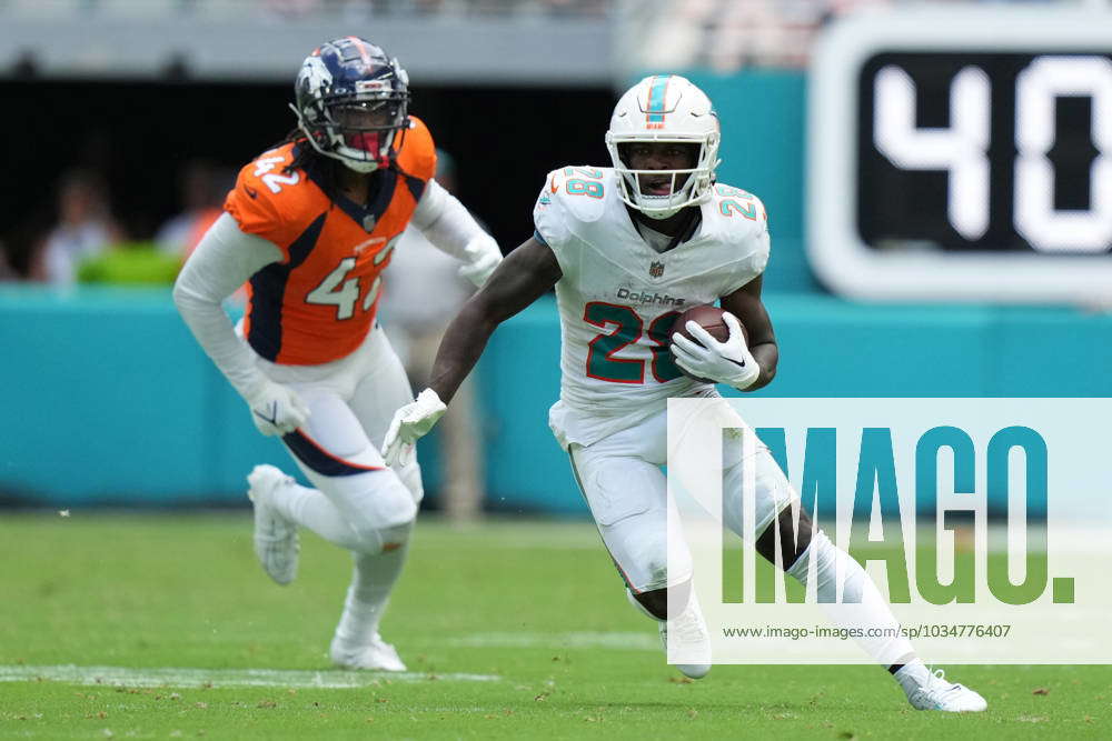 Miami Dolphins cornerback Ethan Bonner (38) readies of the snap