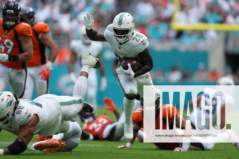 MIAMI GARDENS, FL - SEPTEMBER 24: Miami Dolphins running back De