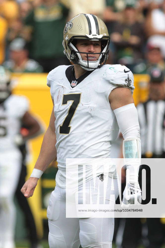 New Orleans Saints tight end Taysom Hill (7) warms up before an NFL  football game against the Green Bay Packers Sunday, Sept. 24, 2023, in  Green Bay, Wis. (AP Photo/Matt Ludtke Stock