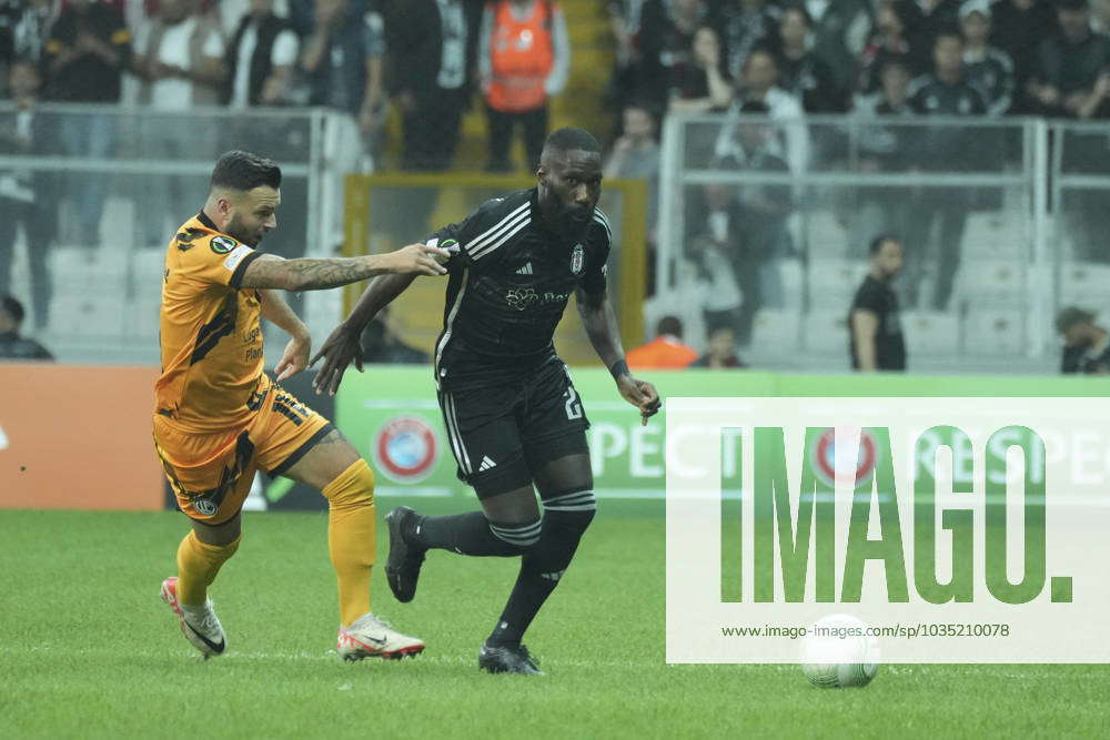 Arthur Masuaku (R) of Besiktas JK and Renato Steffen (L) of FC