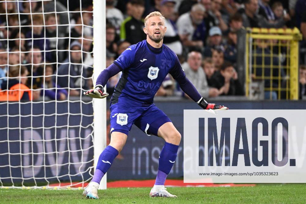 231007 RSC Anderlecht vs KV Mechelen Kasper Schmeichel of Anderlecht in  action with the ball during