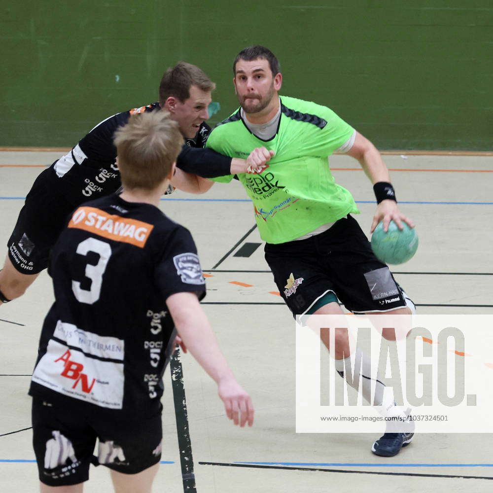 Handball Herren, Oberliga Mittelrhein, Pulheim Hornets vs. BTB Aachen 2,  rechts: Jan Giesen