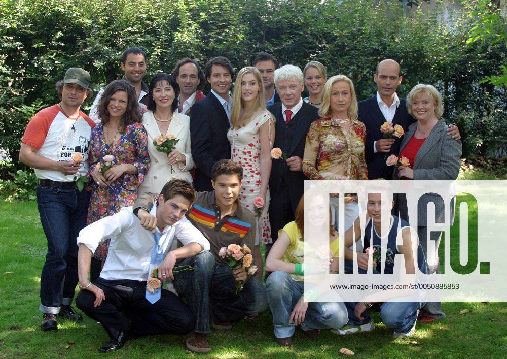 Alle 17 Darsteller der ZDF Telenovela JULIA WEGE ZUM GLÜCK hinten v.l.n.r. Stefan Mocker Alle 17 Darsteller der ZDF Telenovela JULIA WEGE ZUM GLÜCK hinten v.l.n.r. Stefan Mocker