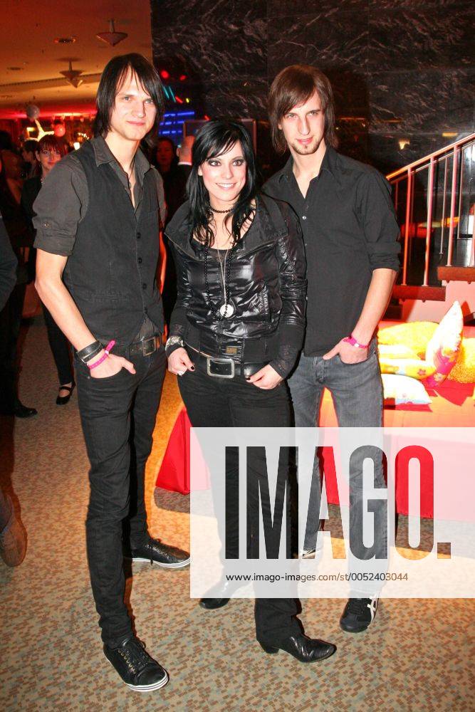 Gitarrist Thomas Stolle (li.), Sängerin Stefanie Kloß und Bassist Johannes Stolle (Silbermond Gitarrist Thomas Stolle (li.), Sängerin Stefanie Kloß und Bassist Johannes Stolle (Silbermond