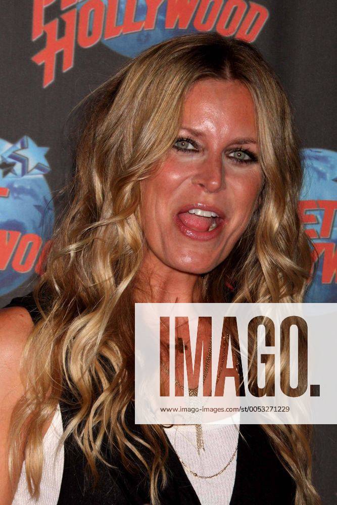 Schauspielerin Sheri Moon Zombie anlässlich der Filmpremiere von -  Halloween II - im - Planet, image size:667x1000