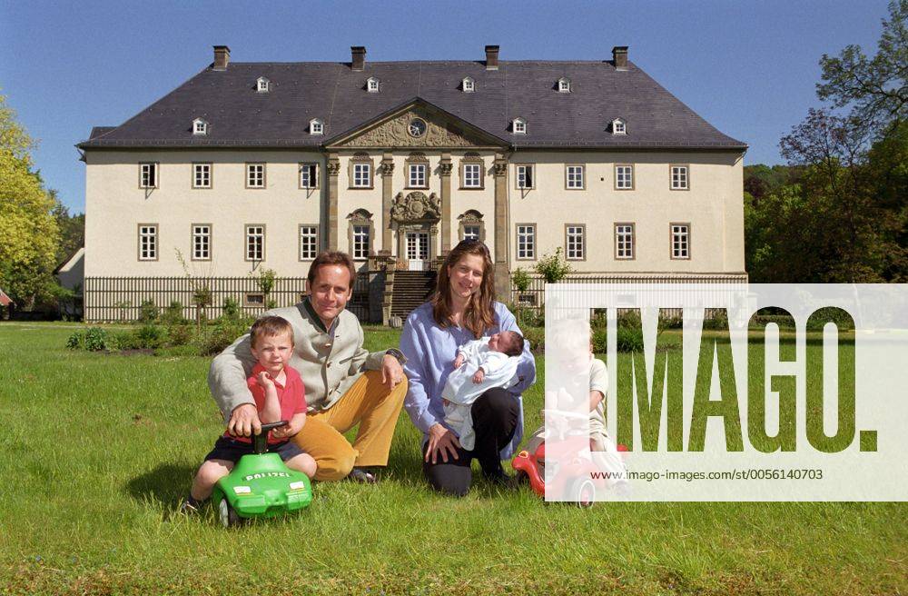 Wilhelm Graf von Spee mit Ehefrau Lorraine Gräfin von Spee mit ihren Kindern Paul, August und Wilhelm Graf von Spee mit Ehefrau Lorraine Gräfin von Spee mit ihren Kindern Paul, August und