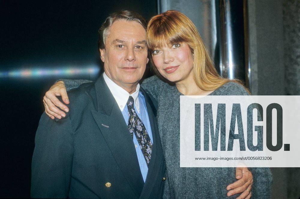 Katja Ebstein und Ehemann Klaus Überall 02 96 kück quer halb umarmend